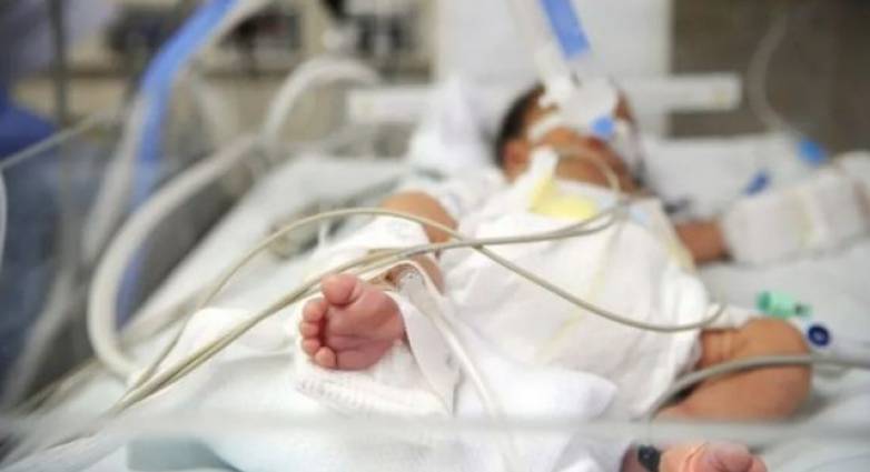 Πάτρα: “Ο αγώνας συνεχίζεται” – Συγκλονίζει το προσωπικό της ΜΕΘ Παίδων για το 2 μηνών βρέφος