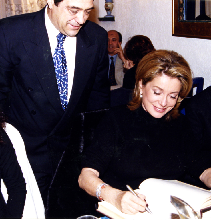 εστιατόριο- Κατρίν Ντενέβ