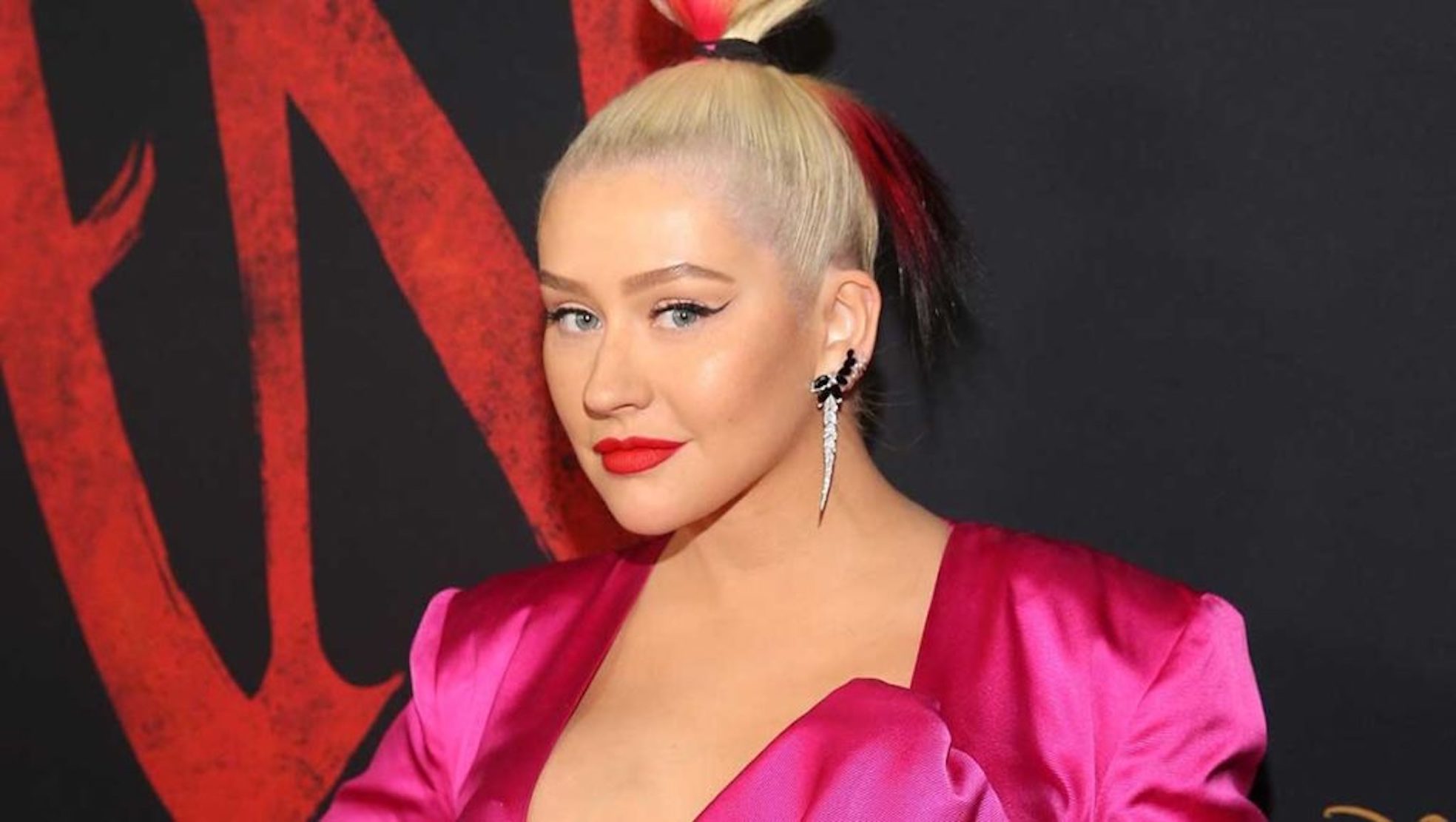 Το Πρωτοχρονιάτικο “σόου” του enikos.gr – Tρίωρο πρόγραμμα με επιλεγμένα live videos