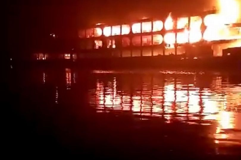 Τραγωδία στο Μπανγκλαντές: Τουλάχιστον 32 νεκροί από πυρκαγιά σε φέρι