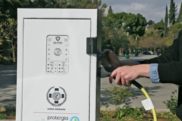 επαναφόρτιση ηλεκτρικό αυτοκίνητο