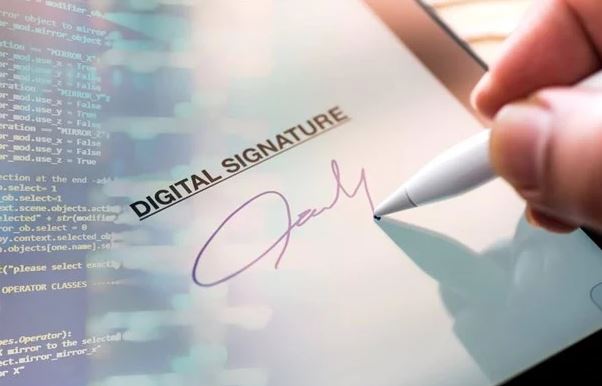 Κυριάκος Πιερρακάκης -εμβολιασμός 