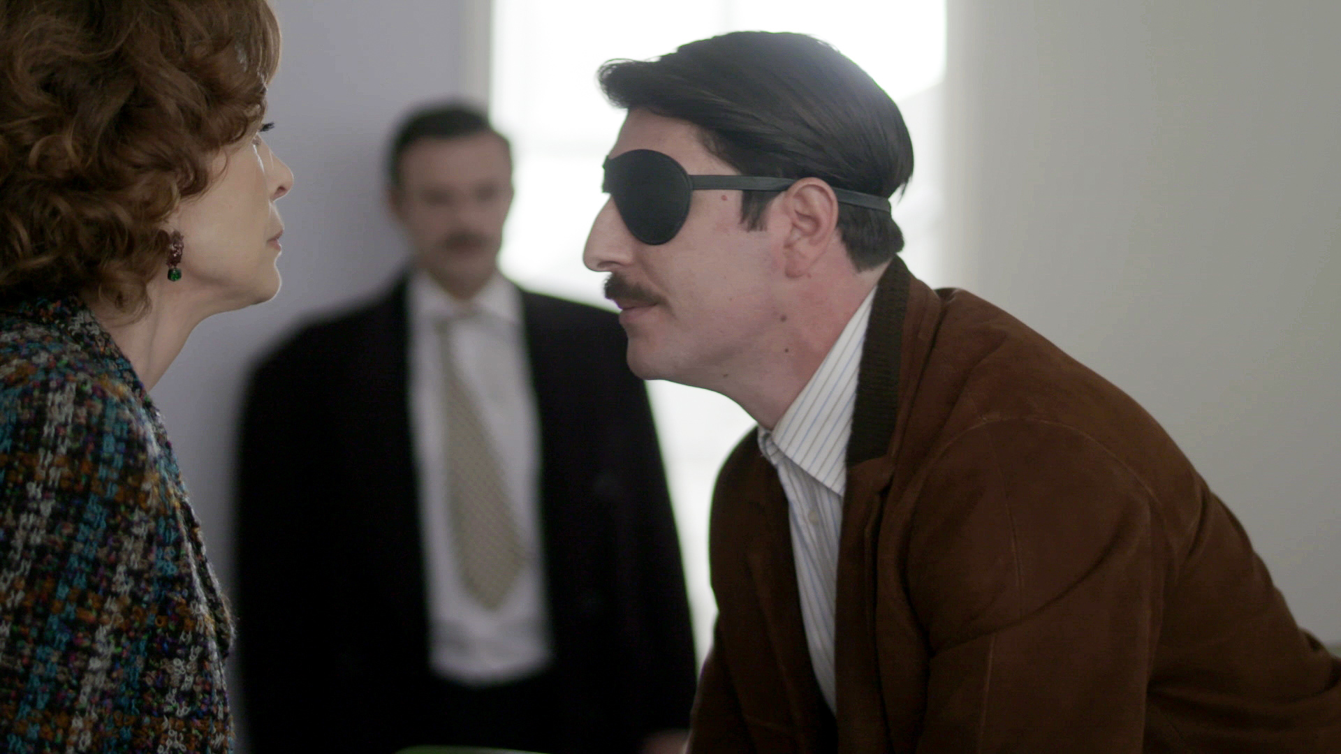 Άγριες Μέλισσες: Η Κορίνα απειλεί να αποκαλύψει στον πατέρα της την απιστία της Ζωής