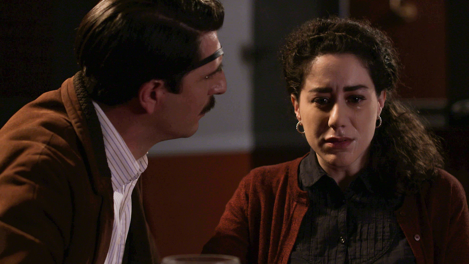 Άγριες Μέλισσες: Ο άγνωστος άντρας που θα ταράξει τα νερά