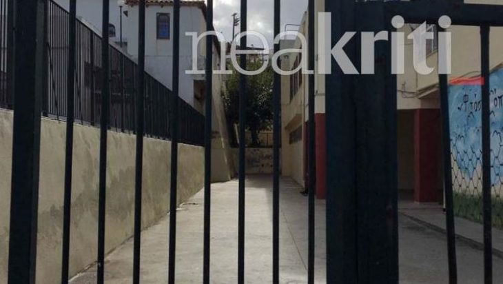 Απεγκλωβίστηκε άνδρας από ταράτσα σχολείου στα Δειλινά Ηρακλείου