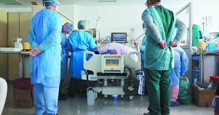 Λάρισα: Αγωνία για 16χρονη που νοσηλεύεται διασωληνωμένη με κορoνοϊό