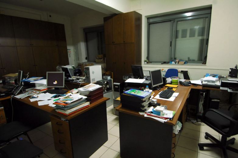 δημόσιοι υπάλληλοι-θρανία