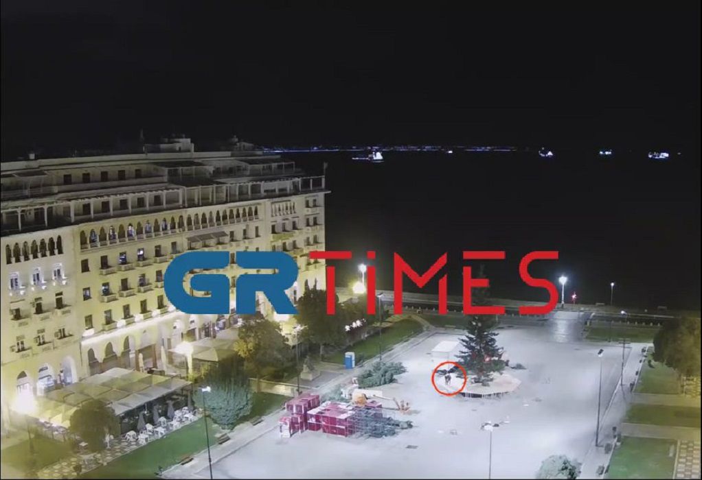 Δολιοφθορά στο χριστουγεννιάτικο έλατο που έχει στηθεί στην πλατεία Αριστοτέλους