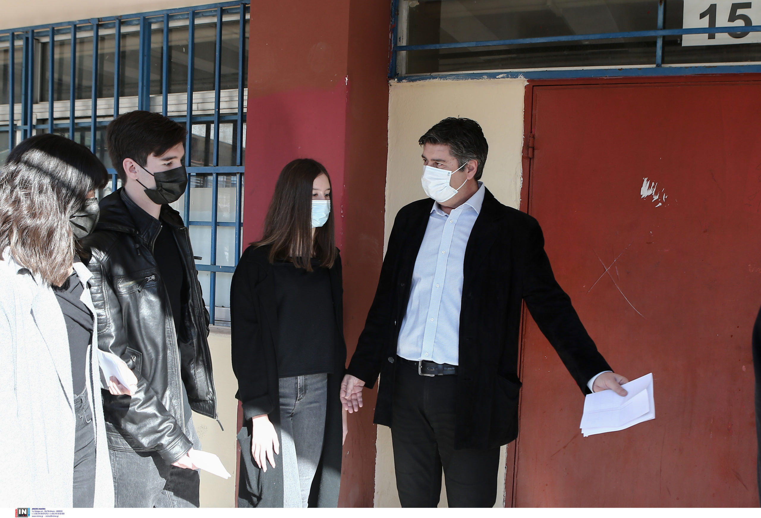 Εκλογές ΚΙΝΑΛ: Στην Καλλιθέα ψήφισε η οικογένεια της Φώφης Γεννηματά