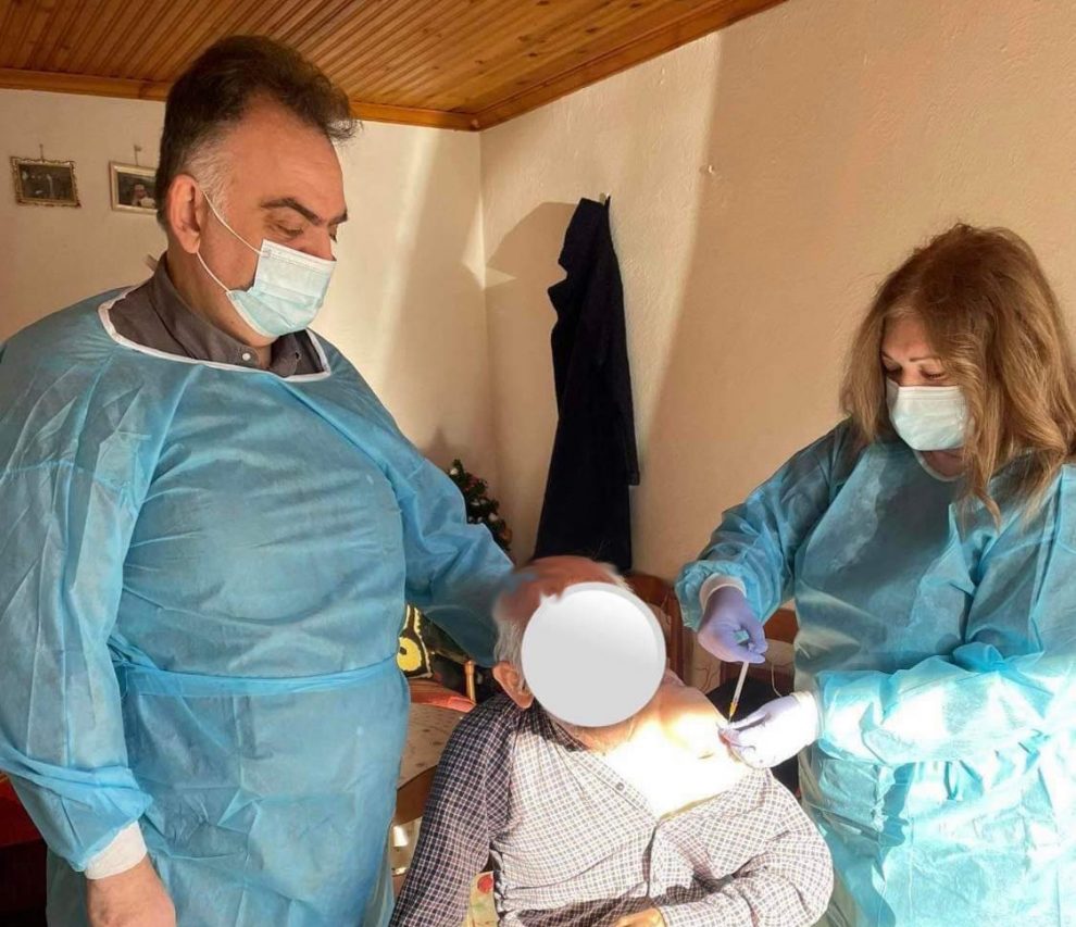 Εμβολιάστηκε κατά του κορονοϊού άνδρας ηλικίας 104 ετών