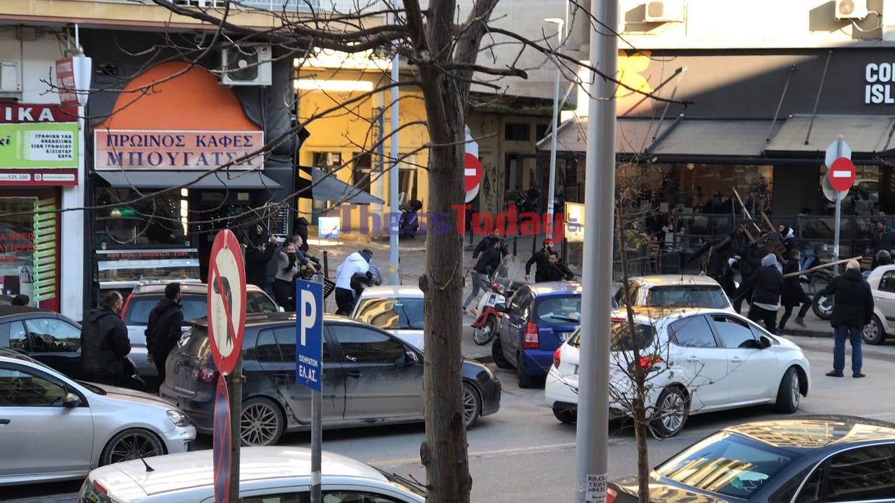 Θεσσαλονίκη: Άγρια συμπλοκή έξω από τα δικαστήρια – Ένας τραυματίας – ΒΙΝΤΕΟ