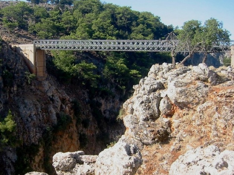 Σοκαρισμένη η Κρήτη – Γνωστός επιχειρηματίας εντοπίστηκε νεκρός σε φαράγγι