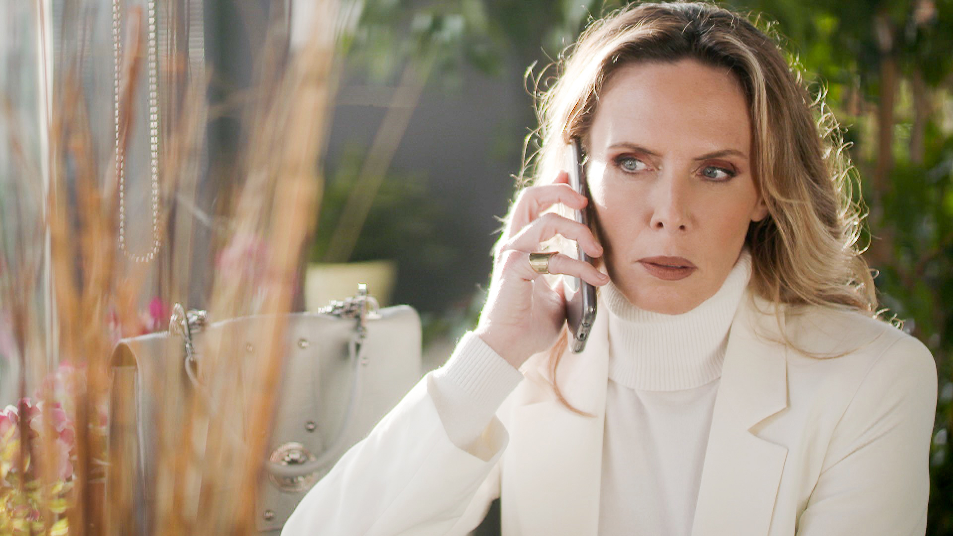 Ήλιος: Η Εβελίνα Παπούλια μπαίνει στη σειρά και φέρνει… ανατροπές