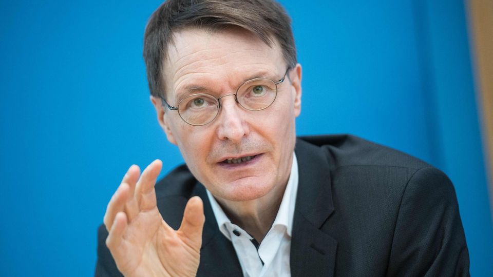 Γερμανός υπουργός Υγείας: Δεδομένο ότι θα χρειαστούμε και τέταρτη δόση εμβολίου