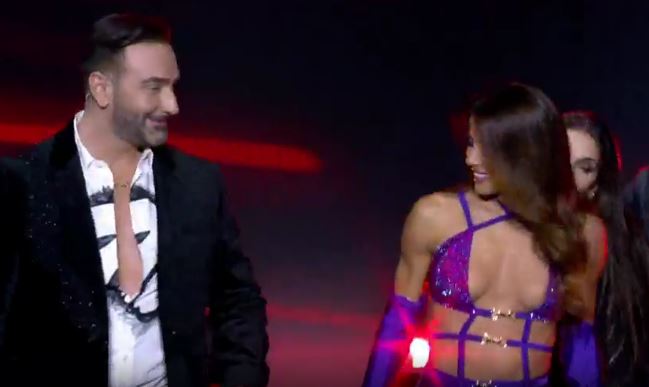 J2US: Η Ειρήνη Παπαδόπουλου προκάλεσε εγκεφαλικά με το αποκαλυπτικό ντεκολτέ της