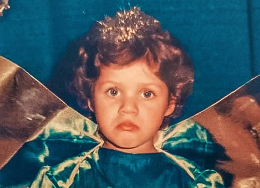 Αναγνωρίζετε το κοριτσάκι της φωτογραφίας; – Είναι πασίγνωστη Ελληνίδα ηθοποιός