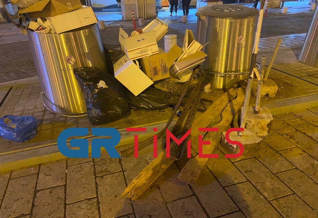 Θεσσαλονίκη: Ασυνείδητοι έκαναν τους υπόγειους κάδους… επίγειους – ΦΩΤΟ