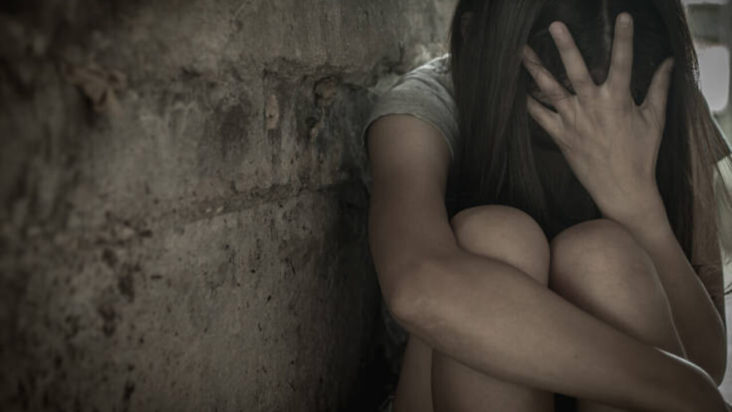 κακοποίηση μαθήτριας