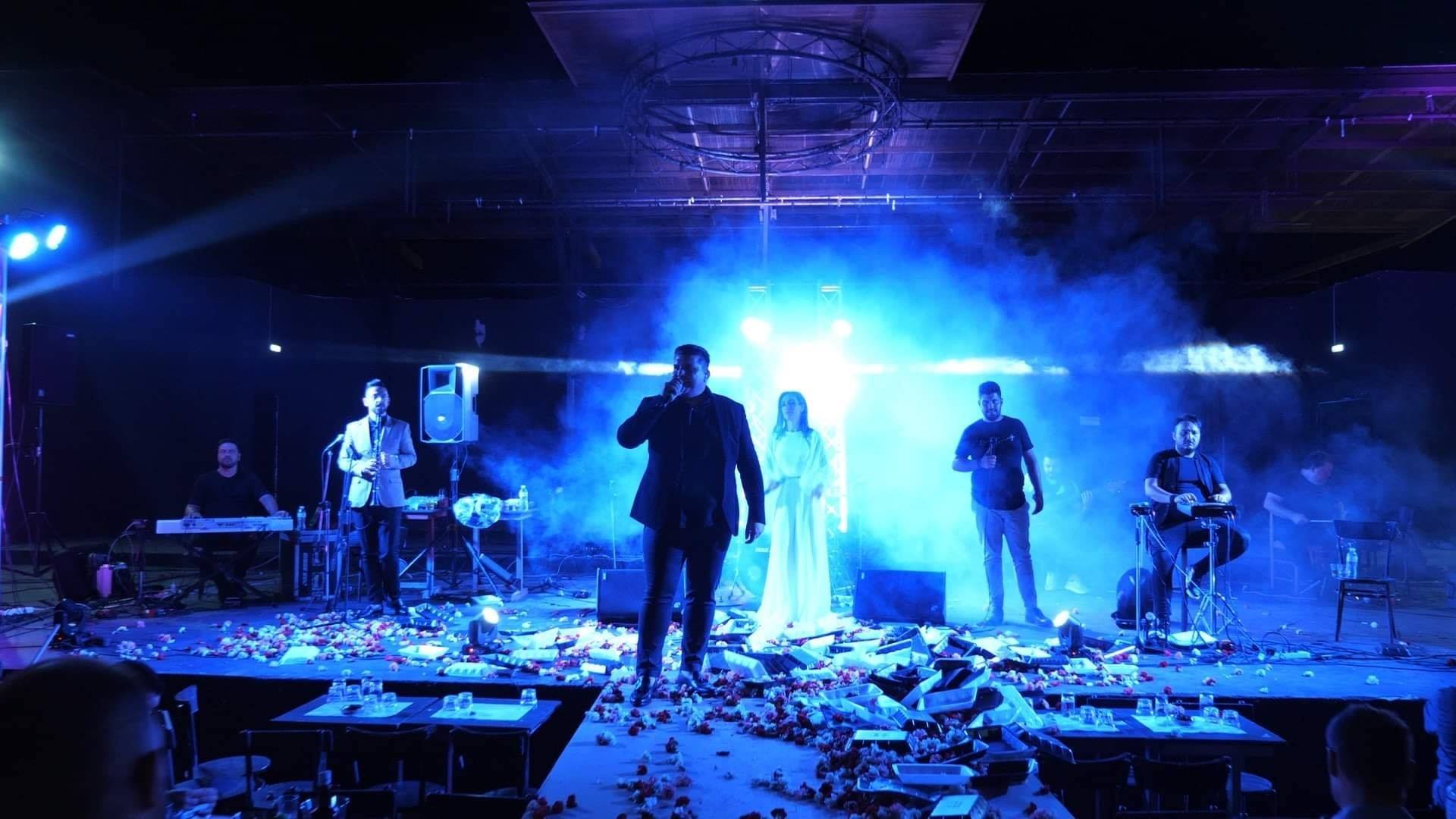 Γνωστός τραγουδιστής έγινε πατέρας για τέταρτη φορά