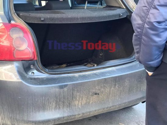 Καραμπίνα και σφαίρες σε αυτοκίνητο που ανήκει στην ομάδα που επιτέθηκε στους Ρομά