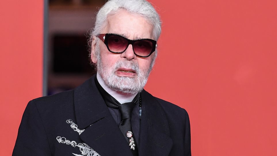 Καρλ Λάγκερφελντ: Στο “σφυρί” τα θρυλικά δερμάτινα γάντια του – BINTEO