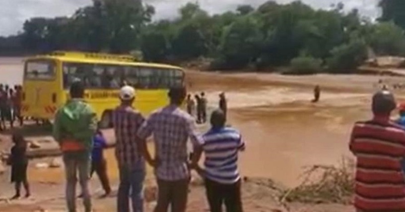 Τραγωδία στην Κένυα: Λεωφορείο παρασύρθηκε από χείμαρρο – Περισσότεροι από 20 οι νεκροί