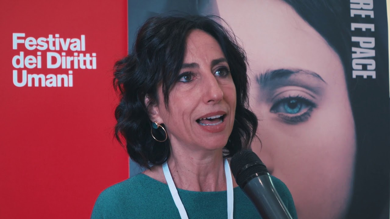 Πρωτοφανές περιστατικό στη Ρουμανία: Αντιεμβολιάστρια βουλευτής κράτησε όμηρο Ιταλίδα δημοσιογράφο