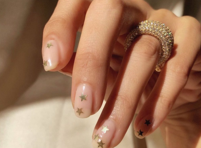 Ιδέες για γιορτινό μανικιούρ και σχέδια – ωδή στις μελωδίες του Jingle Bells