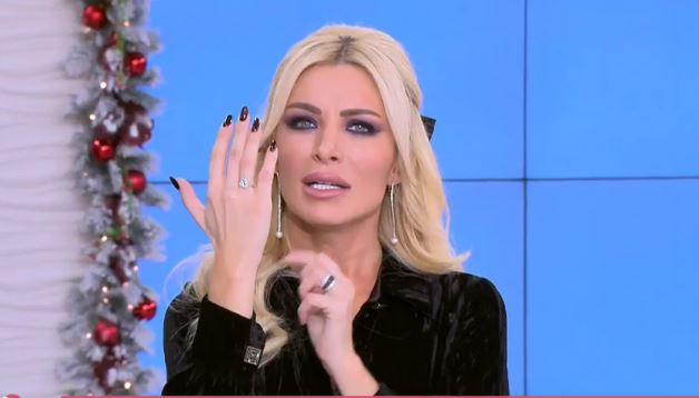 Η Κατερίνα Καινούργιου εμφανίστηκε με… μονόπετρο