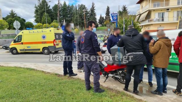 Μπετονιέρα παρέσυρε ντελιβερά στη Λαμία 