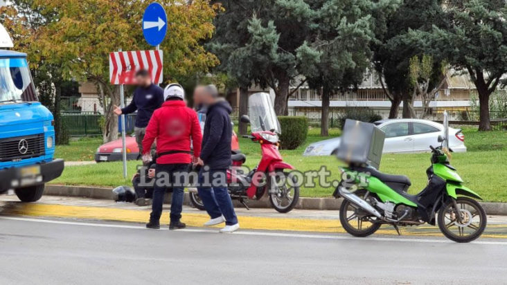 Μπετονιέρα παρέσυρε ντελιβερά στη Λαμία