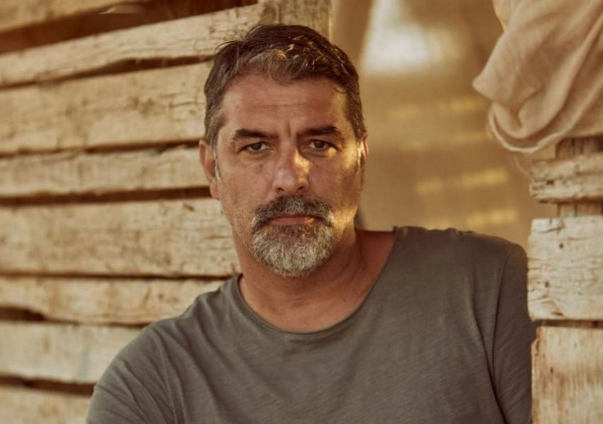 Βασίλης Μπισμπίκης: Φωτογραφίζει τον 8 ετών γιο του – Το σπάνιο στιγμιότυπο στο Instagram