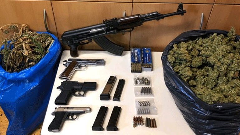 Ρέθυμνο: Δύο συλλήψεις για κατοχή όπλων και πάνω από 2,5 κιλά κάνναβης