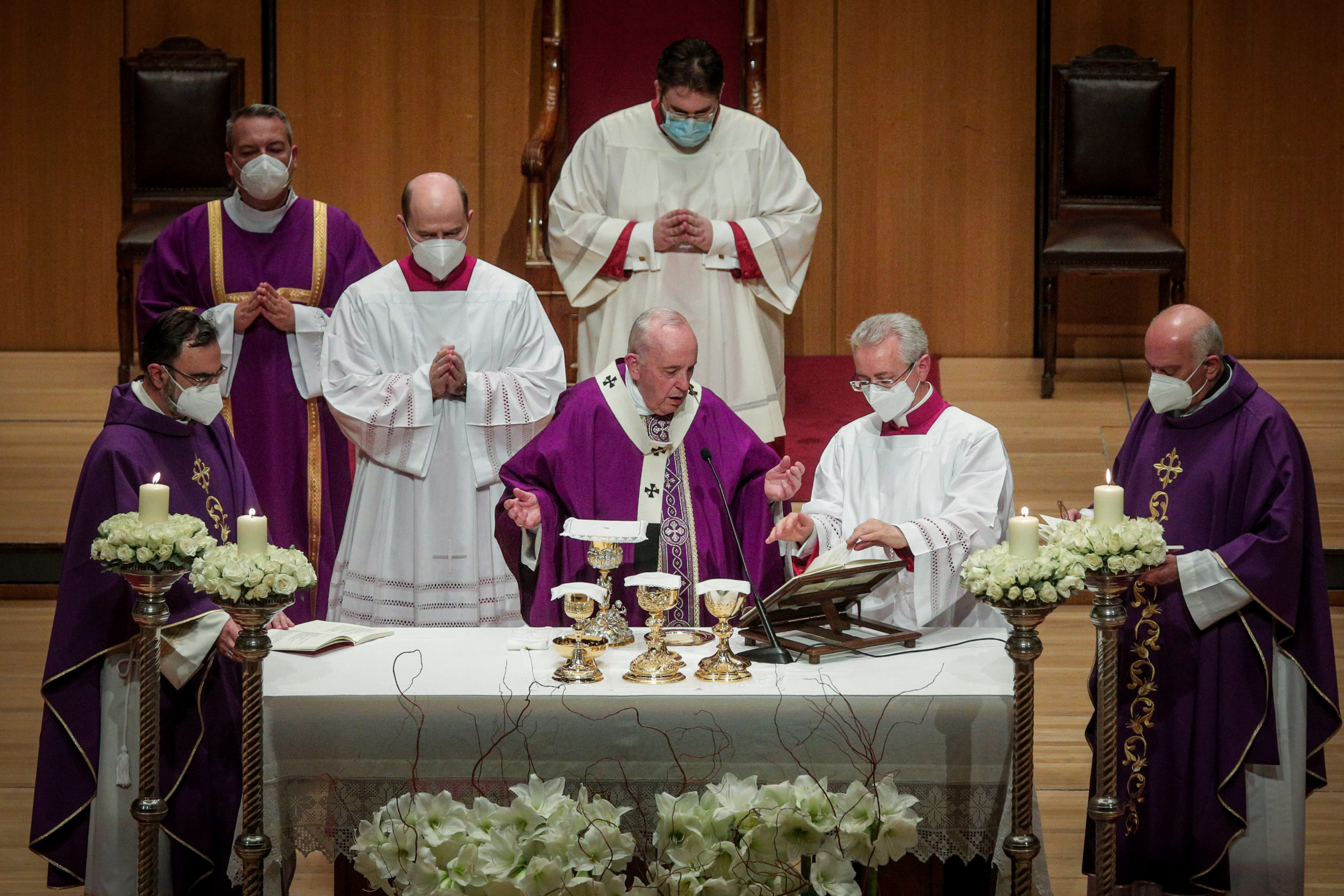 Πάπας Φραγκίσκος: Η Καθολική Θεία Λειτουργία στο Μέγαρο Μουσικής Αθηνών