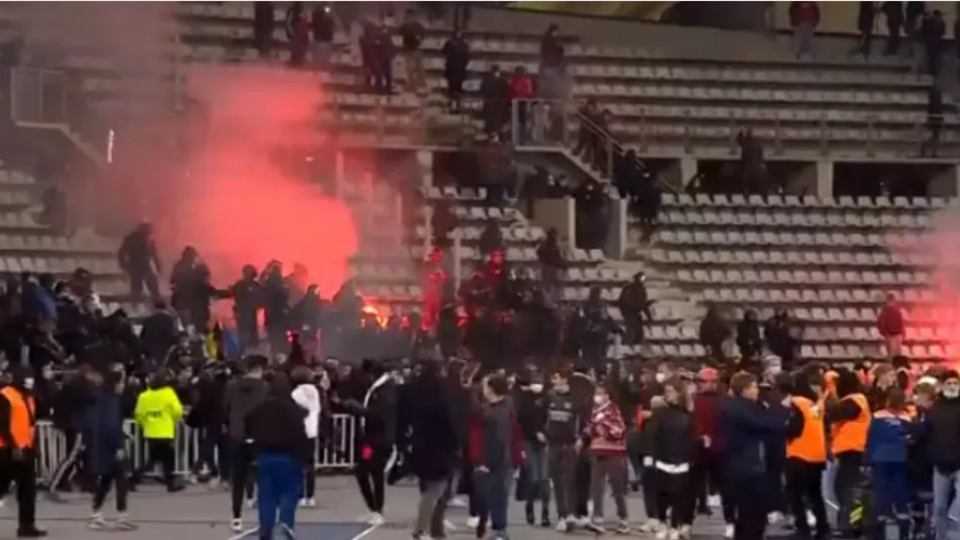 Κύπελλο Γαλλίας: Διακόπηκε στο ημίχρονο λόγω επεισοδίων το ματς Παρί FC-Λιόν
