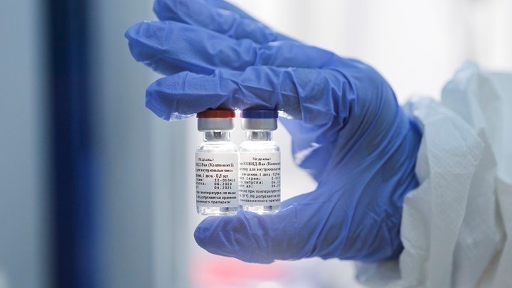 Συμφωνία Κομισιόν – Pfizer για επιτάχυνση στην παράδοση των δόσεων εμβολίου