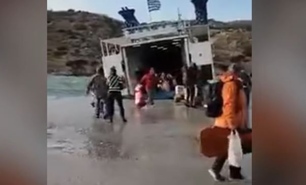 Η μάχη του “Εξπρές Σκοπελίτης” στη Σχοινούσα – Ούρλιαζαν οι επιβάτες – ΒΙΝΤΕΟ