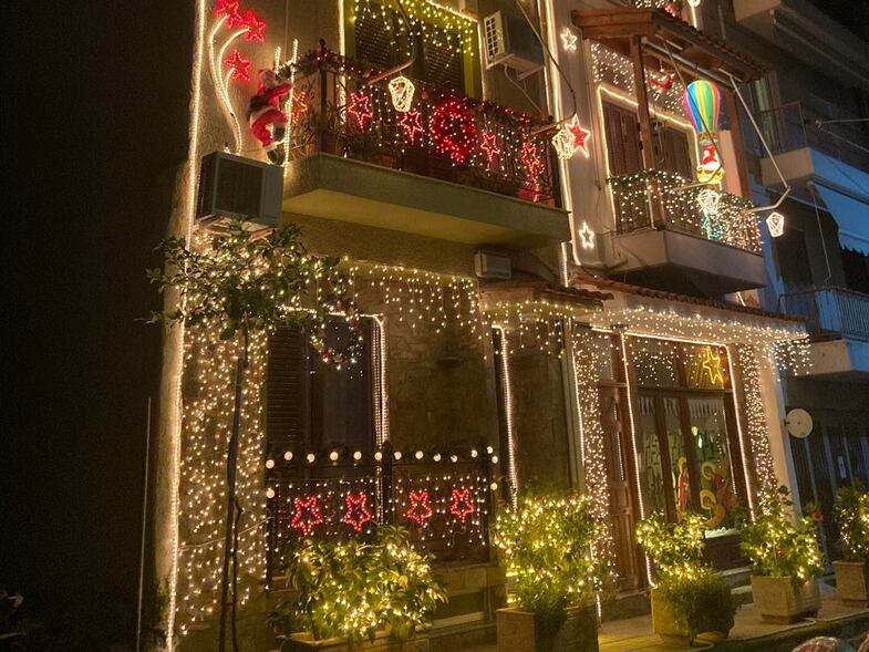 Στολισμός υπερπαραγωγή σε σπίτι στην Πάτρα