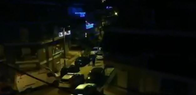 Θεσσαλονίκη: Σταμάτησε στη μέση του δρόμου, έβαλε τη μουσική στο τέρμα και άρχισε τον χορό