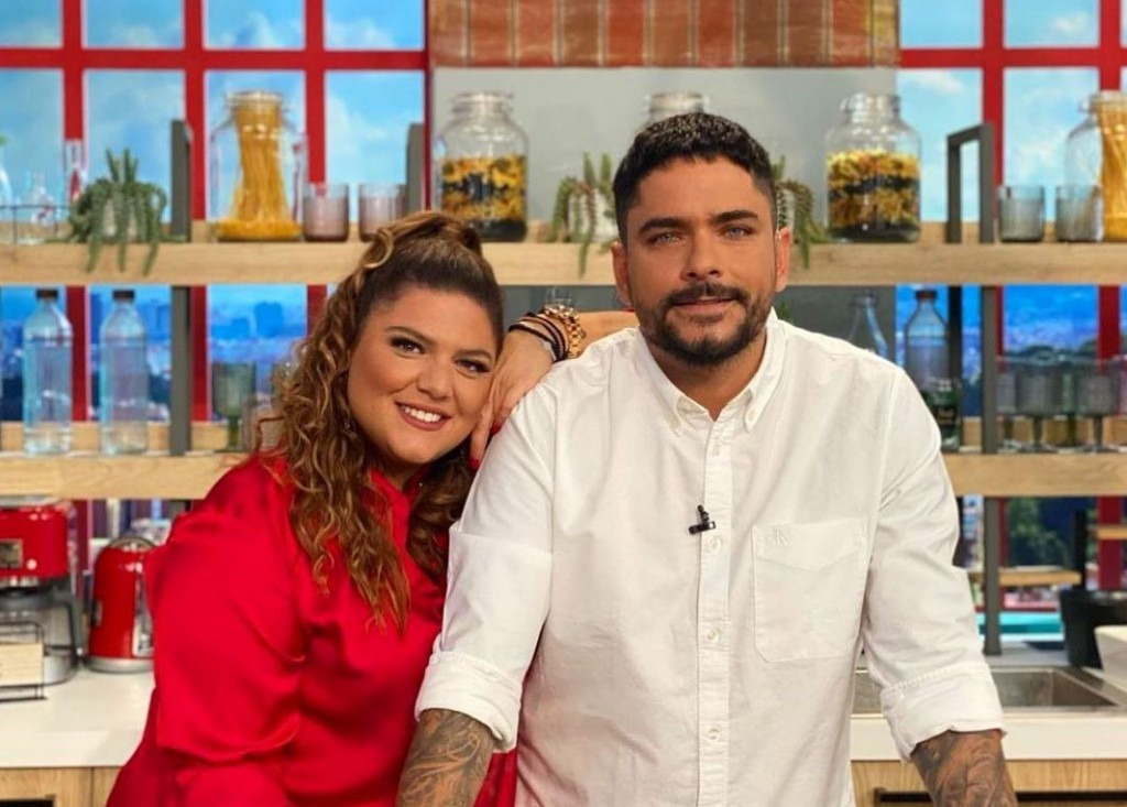 Θετικός στον κορονοϊό ο σεφ Τίμος – Η Δανάη Μπάρκα του πάει ταπεράκια με φαγητό