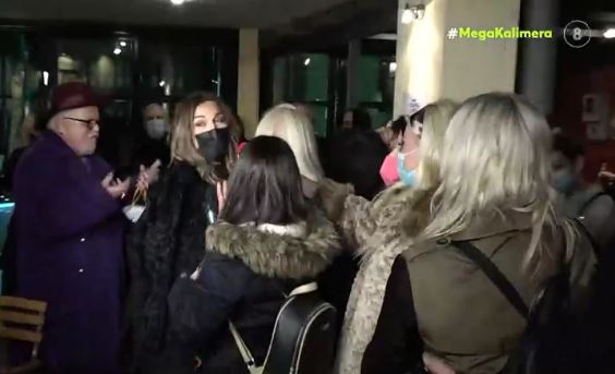 Η Δέσποινα Βανδή απέφυγε τις κάμερες με… μαεστρία