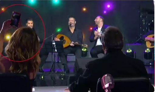 Δέσποινα Βανδή: Η βιντεοκλήση με τον Βασίλη Μπισμπίκη στο J2US