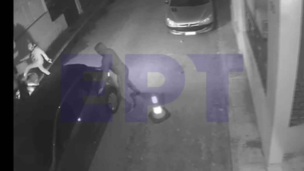 Μενίδι: Ξυλοκόπησαν διανομέα επειδή φορούσε σκούφο με διακριτικά ομάδας – ΒΙΝΤΕΟ ντοκουμέντο