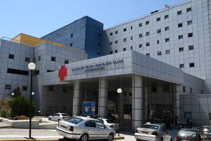 Βόλος: Επεισόδιο στο νοσοκομείο – Έβρισαν τους γιατρούς και προκάλεσαν ζημιές