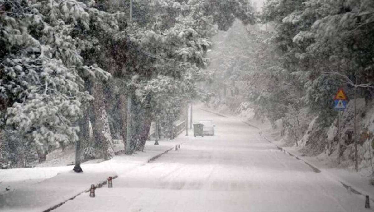 Καιρός: “Έρχεται” ψυχρή εισβολή με χιόνια και στο κέντρο της Αθήνας – Τα τελευταία στοιχεία
