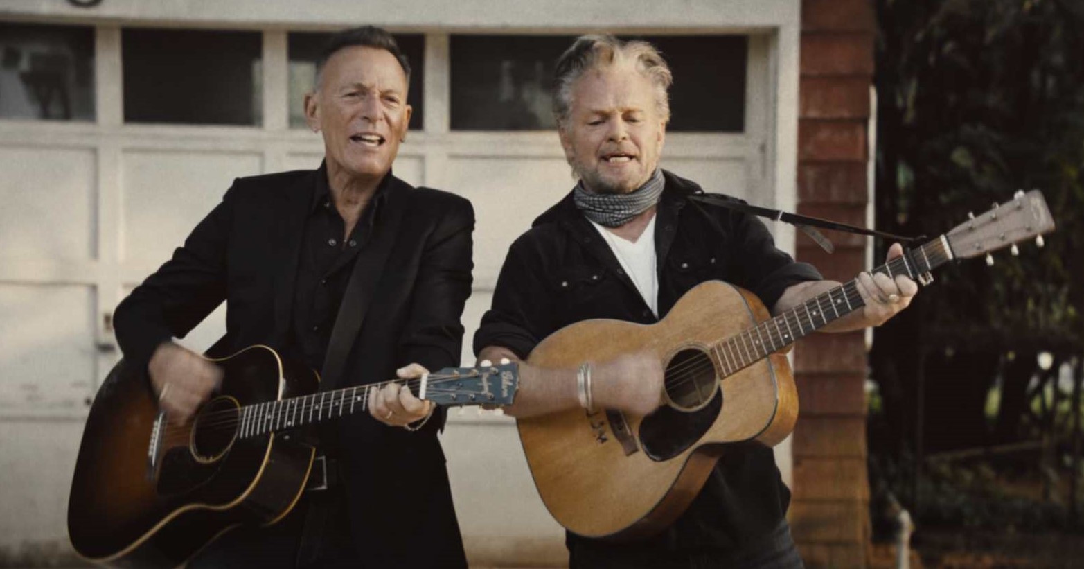 Βγήκε σήμερα το νέο LP του John Mellencamp – Τρία τραγούδια μαζί με τον Bruce Springsteen