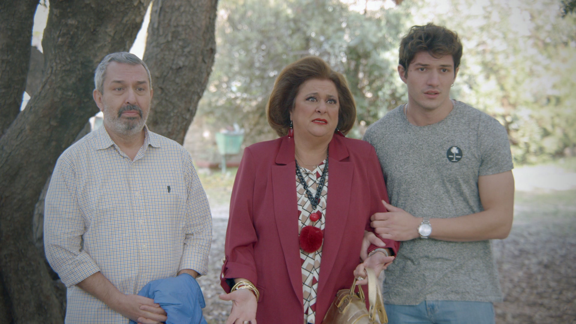 Συμπέθεροι απ’ τα Τίρανα: Η Ελισάβετ Κωνσταντινίδου σε… ρεσιτάλ – Επιστρέφει ο Μπουκουράν