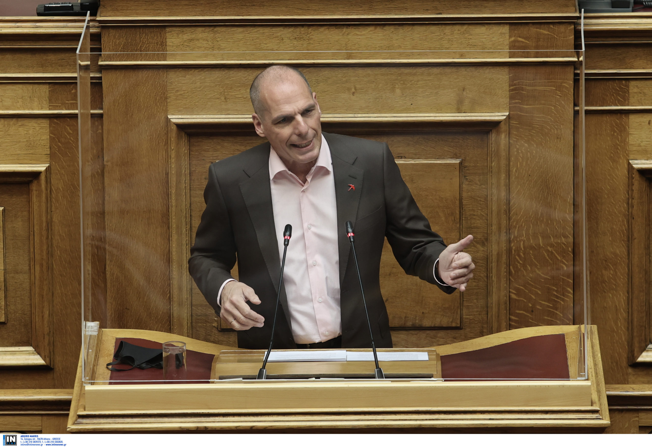 Βαρουφάκης στον Realfm 97,8: Ούτε ταφή στο Τατόι, ούτε δημοσία δαπάνη για τον Γλύξμπουργκ