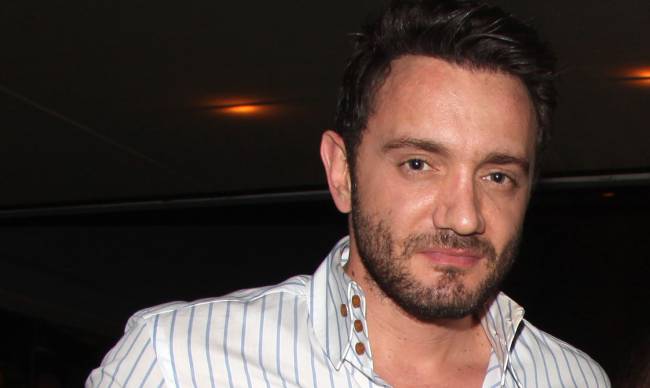 Με κορονοϊό ο Χρήστος Μενιδιάτης – Νοσούν η σύζυγός του και τα τρία τους παιδιά