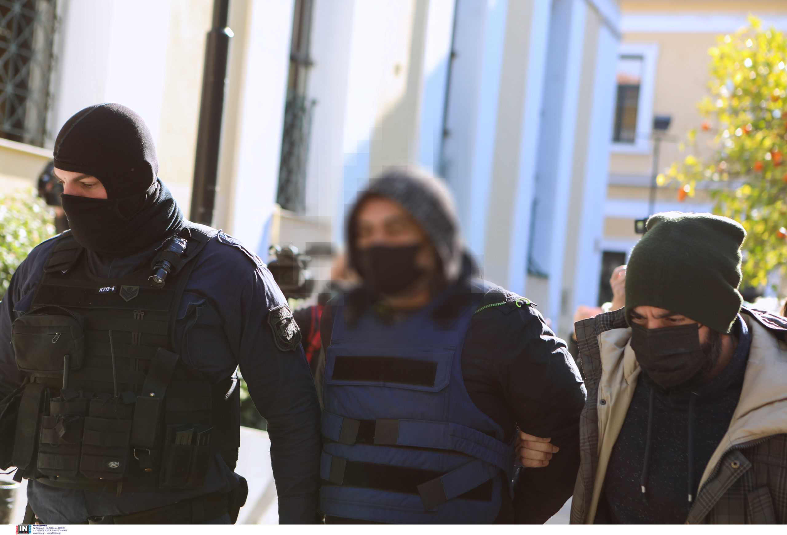 Αργυρούπολη: Αποδοκιμασίες για τον 46χρονο που ξυλοκόπησε τη σύντροφό του